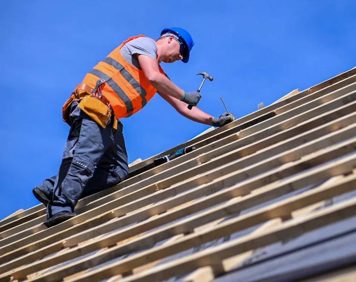 Charpente - MAÎTRE COUVERTURE : artisan charpentier couvreur sur paris (75) et l’Île-de-France : Travaux de charpente : en construction neuve comme en rénovation : charpente traditionnelle, à fermettes … du massif au lamellé-collé. Traitement des bois de charpente et menuiserie. Intervention dans les meilleurs délais sur Paris (75) et en Île-de-France : L’Essonne (91), la Seine-et-Marne (77), les Yvelines (78), le Val-de-Marne (94) et les Hauts-de-Seine (92). Maître Couverture sur PARAY-VIEILLE-POSTE (91). Par téléphone ou en ligne, Mr David BARNABEAU est à votre écoute pour tous vos projets de charpente et traitement des bois de charpente et menuiserie.