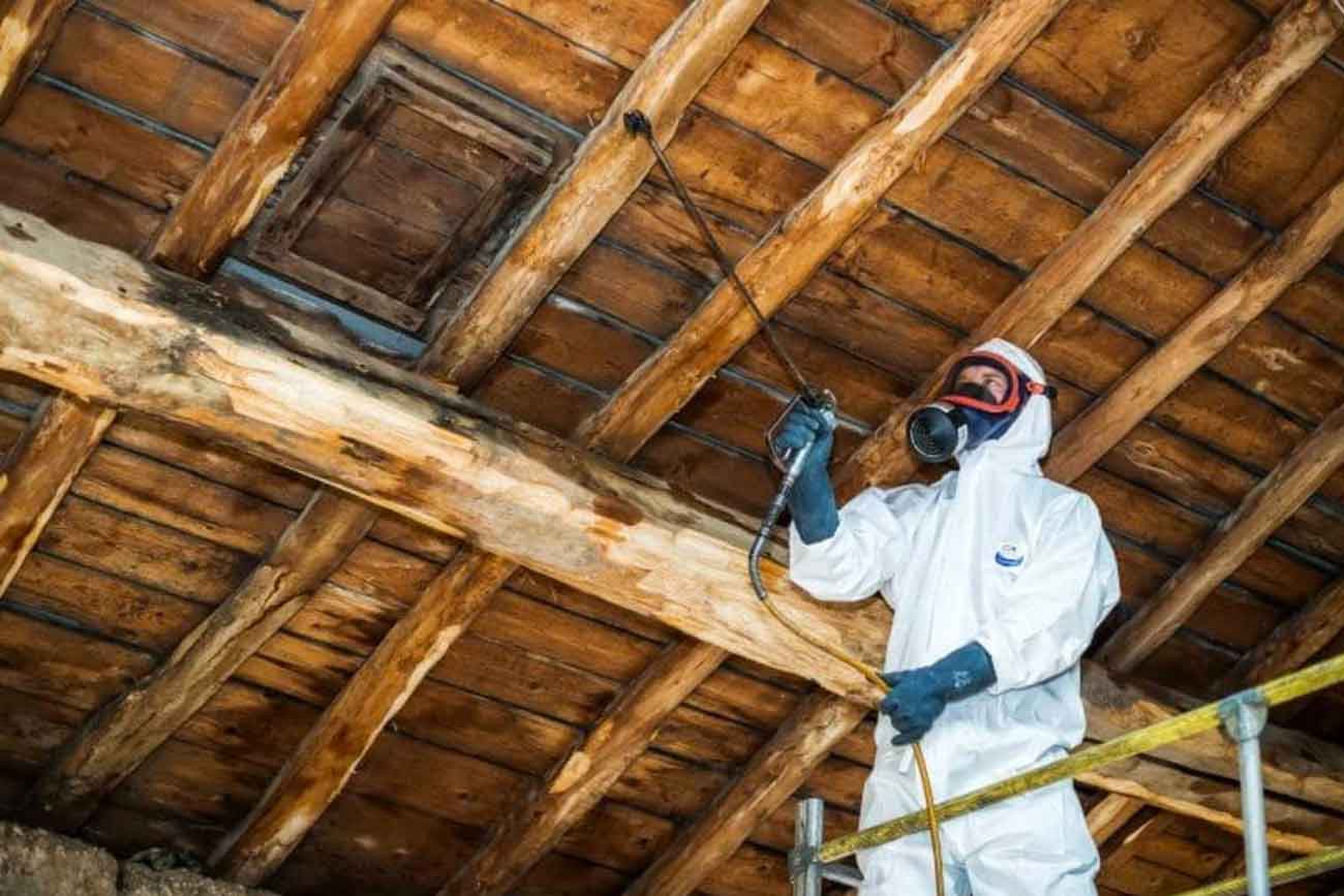 Charpente - MAÎTRE COUVERTURE : artisan charpentier couvreur sur paris (75) et l’Île-de-France : Travaux de charpente : en construction neuve comme en rénovation : charpente traditionnelle, à fermettes … du massif au lamellé-collé. Traitement des bois de charpente et menuiserie. Intervention dans les meilleurs délais sur Paris (75) et en Île-de-France : L’Essonne (91), la Seine-et-Marne (77), les Yvelines (78), le Val-de-Marne (94) et les Hauts-de-Seine (92). Maître Couverture sur PARAY-VIEILLE-POSTE (91). Par téléphone ou en ligne, Mr David BARNABEAU est à votre écoute pour tous vos projets de charpente et traitement des bois de charpente et menuiserie.