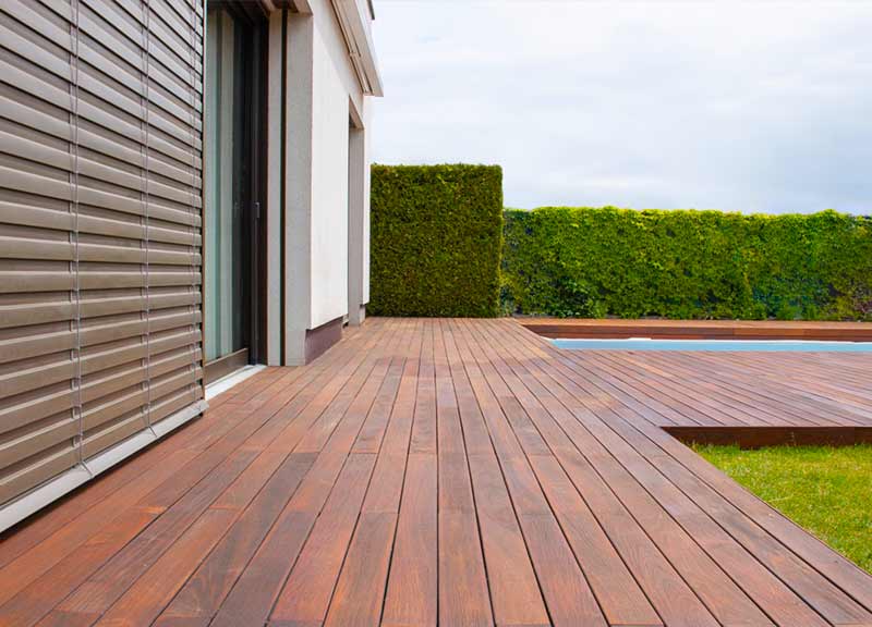 Nettoyage des extérieurs Sur Paris et l’Île-de-France - MAÎTRE COUVERTURE… Nettoyage des extérieurs :  allée, pavé, dallage, terrasse, muret … Traitement anti-mousse des extérieurs. ntervention dans les meilleurs délais sur Paris (75) et en Île-de-France : L’Essonne (91), la Seine-et-Marne (77), les Yvelines (78), le Val-de-Marne (94) et les Hauts-de-Seine (92). Maître Couverture sur PARAY-VIEILLE-POSTE (91). Par téléphone ou en ligne, Mr David BARNABEAU est à votre écoute pour tous vos projets de nettoyage des extérieurs.