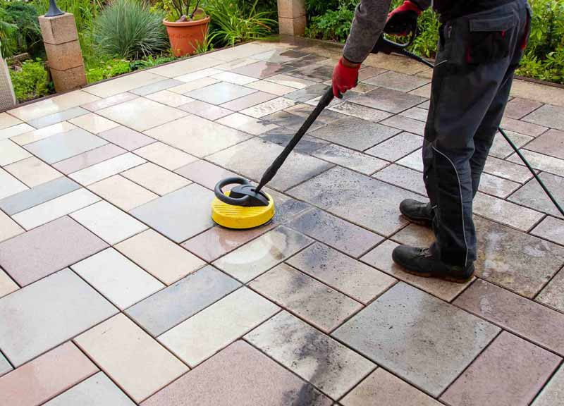 Nettoyage des extérieurs Sur Paris et l’Île-de-France - MAÎTRE COUVERTURE… Nettoyage des extérieurs :  allée, pavé, dallage, terrasse, muret … Traitement anti-mousse des extérieurs. ntervention dans les meilleurs délais sur Paris (75) et en Île-de-France : L’Essonne (91), la Seine-et-Marne (77), les Yvelines (78), le Val-de-Marne (94) et les Hauts-de-Seine (92). Maître Couverture sur PARAY-VIEILLE-POSTE (91). Par téléphone ou en ligne, Mr David BARNABEAU est à votre écoute pour tous vos projets de nettoyage des extérieurs.