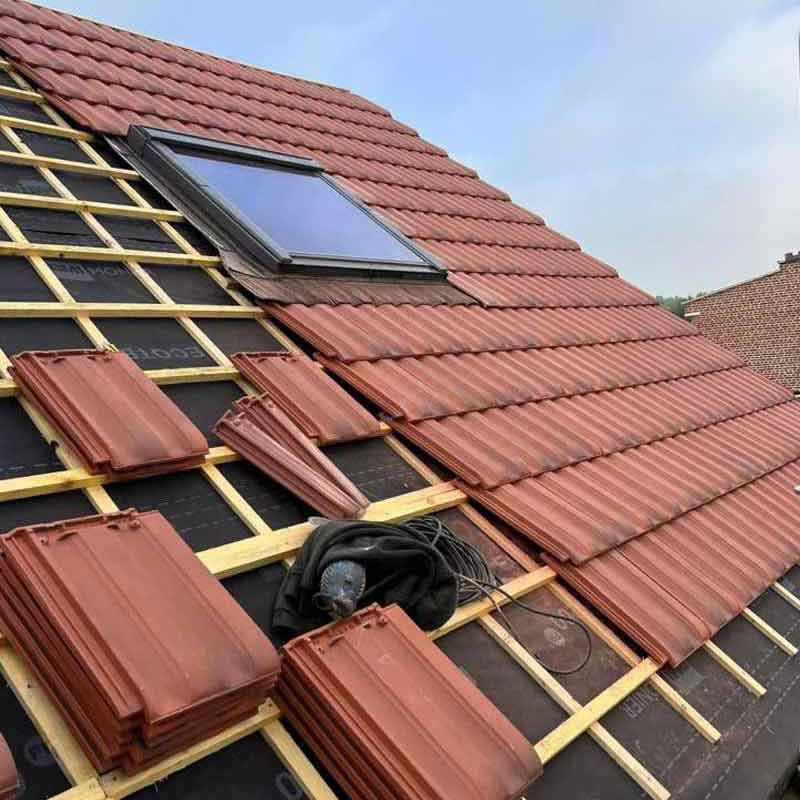 MAÎTRE COUVERTURE : Artisan charpentier couvreur zingueur peintre sur Paris et l’Île-de-France . Entreprise de couverture sur Paris et l’Île-de-France : Travaux de charpente, traitement des bois menuiserie, couverture, zinguerie, entretien toiture : nettoyage, démoussage et peinture hydrofuge toiture. Etanchéité toit plat terrasse et isolation toiture et combles. Nettoyage, démoussage, ravalement peinture façade, imperméabilisation façade. Intervention dans les meilleurs délais sur Paris (75) et en Île-de-France : L’Essonne (91), la Seine-et-Marne (77), les Yvelines (78), le Val-de-Marne (94) et les Hauts-de-Seine (92). Maître Couverture sur PARAY-VIEILLE-POSTE (91). Par téléphone ou en ligne, Mr David BARNABEAU est à votre écoute pour tous vos projets de toiture et de façade.