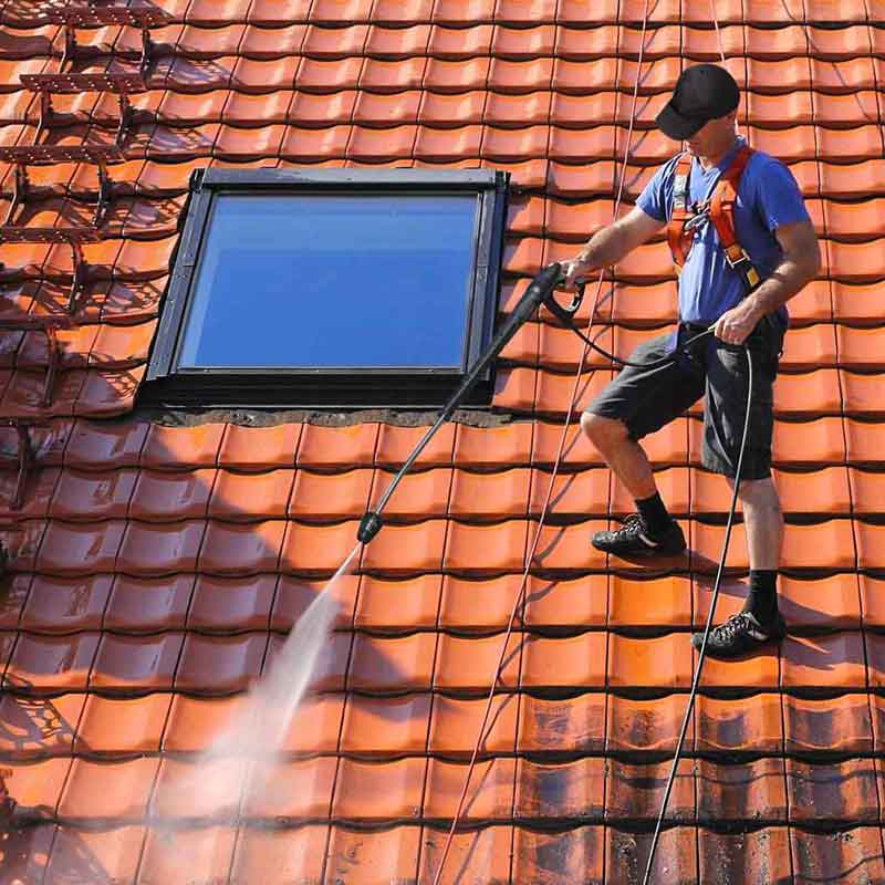 MAÎTRE COUVERTURE : Artisan charpentier couvreur zingueur peintre sur Paris et l’Île-de-France . Entreprise de couverture sur Paris et l’Île-de-France : Travaux de charpente, traitement des bois menuiserie, couverture, zinguerie, entretien toiture : nettoyage, démoussage et peinture hydrofuge toiture. Etanchéité toit plat terrasse et isolation toiture et combles. Nettoyage, démoussage, ravalement peinture façade, imperméabilisation façade. Intervention dans les meilleurs délais sur Paris (75) et en Île-de-France : L’Essonne (91), la Seine-et-Marne (77), les Yvelines (78), le Val-de-Marne (94) et les Hauts-de-Seine (92). Maître Couverture sur PARAY-VIEILLE-POSTE (91). Par téléphone ou en ligne, Mr David BARNABEAU est à votre écoute pour tous vos projets de toiture et de façade.