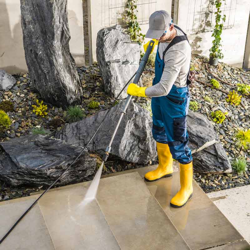 MAÎTRE COUVERTURE : Artisan charpentier couvreur zingueur peintre sur Paris et l’Île-de-France . Entreprise de couverture sur Paris et l’Île-de-France : Travaux de charpente, traitement des bois menuiserie, couverture, zinguerie, entretien toiture : nettoyage, démoussage et peinture hydrofuge toiture. Etanchéité toit plat terrasse et isolation toiture et combles. Nettoyage, démoussage, ravalement peinture façade, imperméabilisation façade. Intervention dans les meilleurs délais sur Paris (75) et en Île-de-France : L’Essonne (91), la Seine-et-Marne (77), les Yvelines (78), le Val-de-Marne (94) et les Hauts-de-Seine (92). Maître Couverture sur PARAY-VIEILLE-POSTE (91). Par téléphone ou en ligne, Mr David BARNABEAU est à votre écoute pour tous vos projets de toiture et de façade.