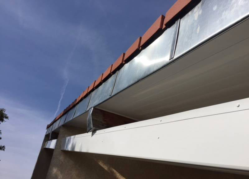 Travaux de couverture et zinguerie - MAÎTRE COUVERTURE : artisan couvreur zingueur sur Paris (75) et l’Île-de-France. : Travaux de couverture et faîtage en neuf et en rénovation. Dépannage urgent de fuite sur toits parisiens ! Pose et rénovation de toiture en zinc et des différents éléments de zinguerie. Intervention dans les meilleurs délais sur Paris (75) et en Île-de-France : L’Essonne (91), la Seine-et-Marne (77), les Yvelines (78), le Val-de-Marne (94) et les Hauts-de-Seine (92). Maître Couverture sur PARAY-VIEILLE-POSTE (91). Par téléphone ou en ligne, Mr David BARNABEAU est à votre écoute pour tous vos projets de couverture, zinguerie et faîtage en neuf et en rénovation.