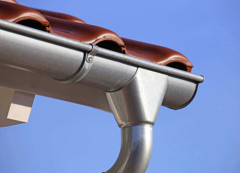 Travaux de couverture et zinguerie - MAÎTRE COUVERTURE : artisan couvreur zingueur sur Paris (75) et l’Île-de-France. : Travaux de couverture et faîtage en neuf et en rénovation. Dépannage urgent de fuite sur toits parisiens ! Pose et rénovation de toiture en zinc et des différents éléments de zinguerie. Intervention dans les meilleurs délais sur Paris (75) et en Île-de-France : L’Essonne (91), la Seine-et-Marne (77), les Yvelines (78), le Val-de-Marne (94) et les Hauts-de-Seine (92). Maître Couverture sur PARAY-VIEILLE-POSTE (91). Par téléphone ou en ligne, Mr David BARNABEAU est à votre écoute pour tous vos projets de couverture, zinguerie et faîtage en neuf et en rénovation.